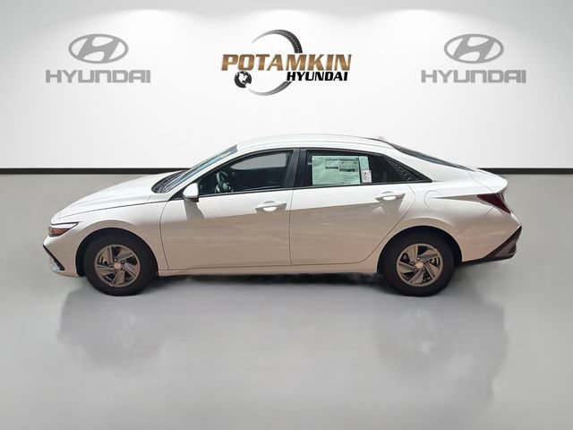 New 2026 Hyundai Elantra SE FWD image 8