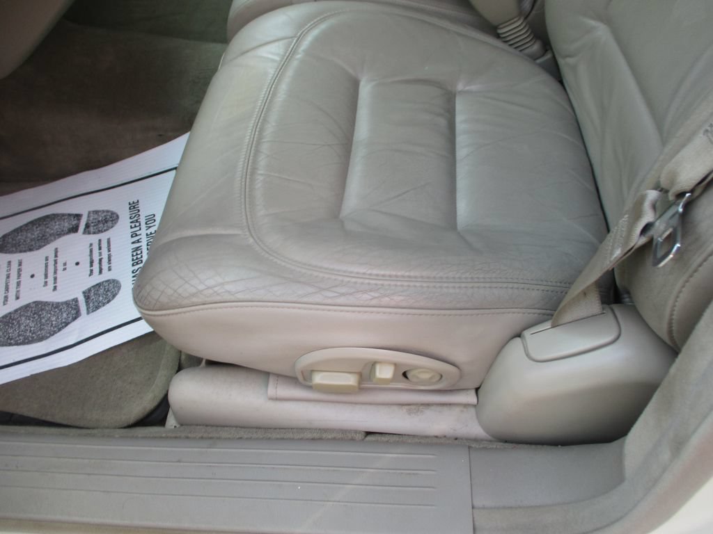 Used 2002 Cadillac De Ville w/ Comfort/Convenience Pkg FWD image 11