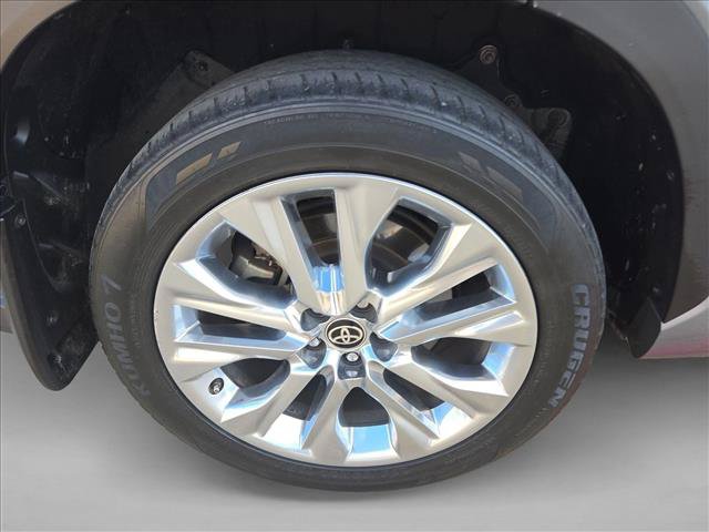 Used 2024 Toyota Highlander Limited FWD image 23