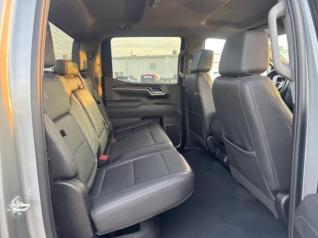 Used 2025 GMC Sierra 1500 SLT AWD/4WD image 13