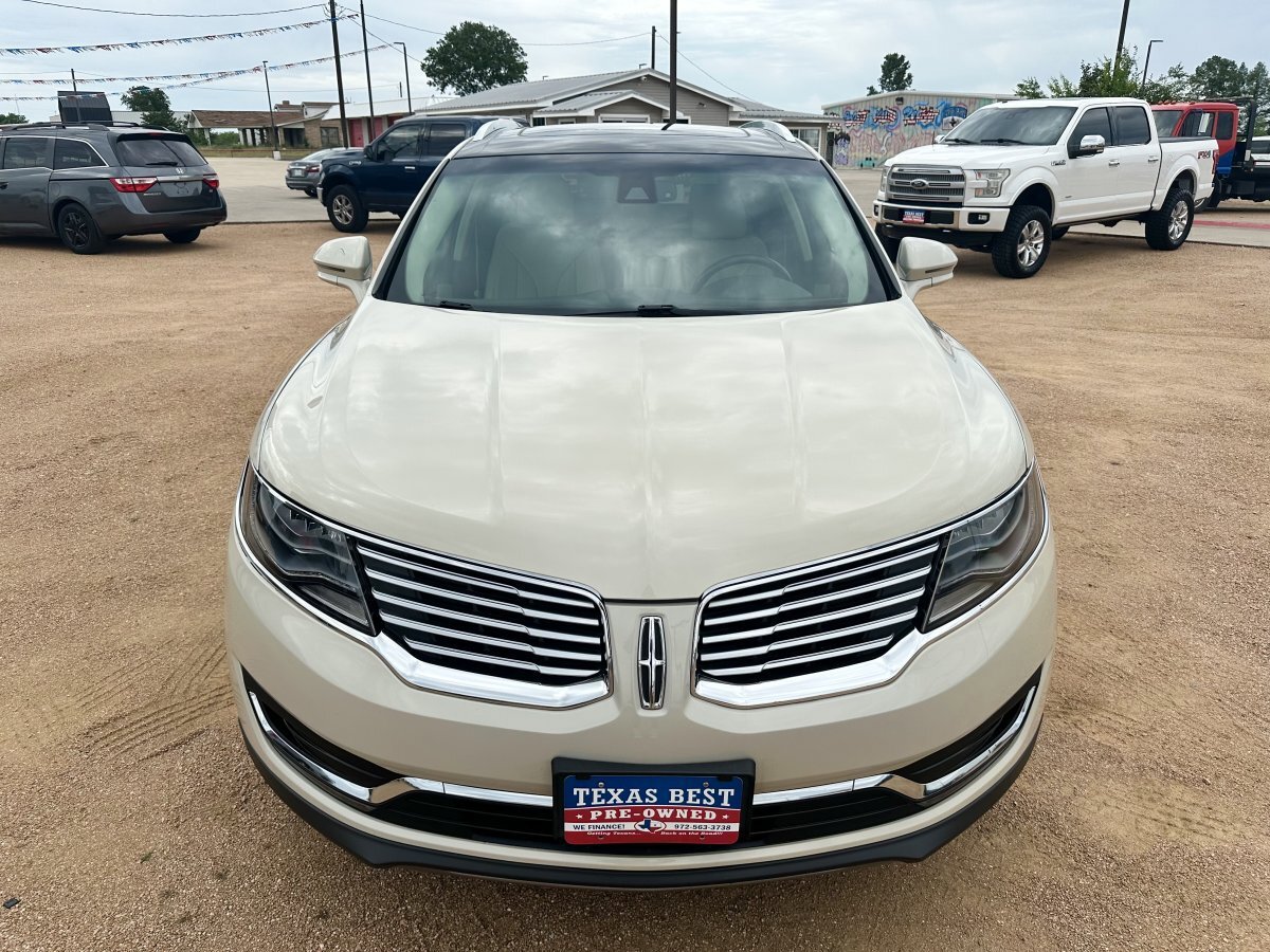Used 2016 Lincoln MKX Reserve w/ Luxury Package FWD image 3