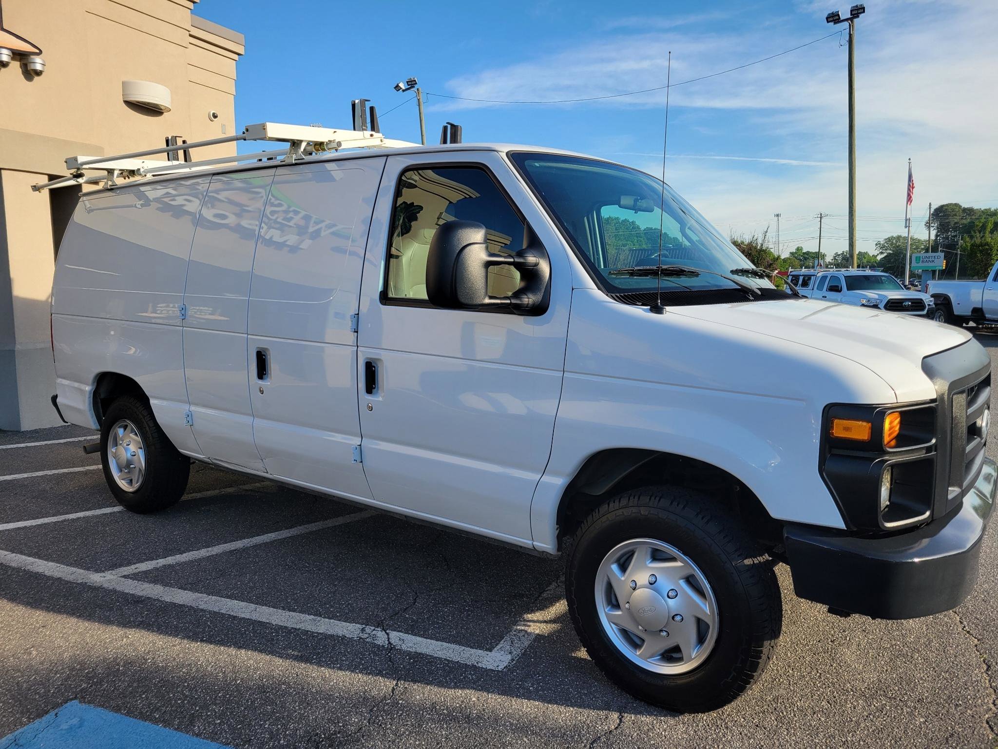 Used 2014 Ford E-150 and Econoline 150 RWD image 2