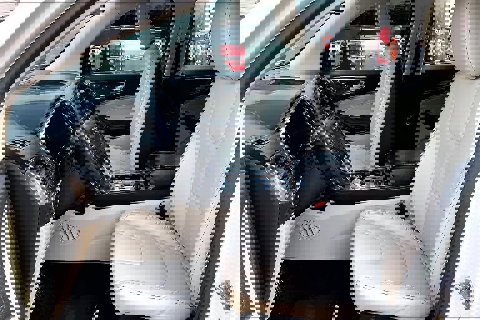 Used 2021 Ford Edge Titanium FWD image 8