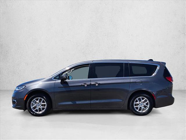 Used 2023 Chrysler Pacifica Touring-L FWD image 9