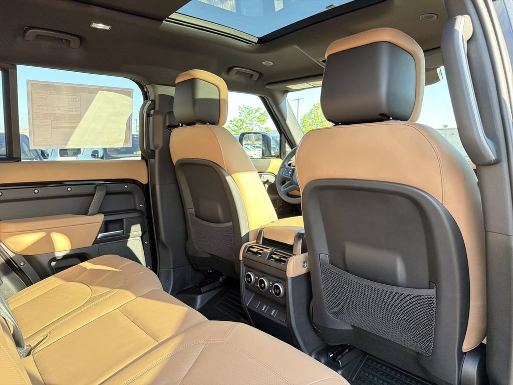 New 2026 Land Rover Defender 110 X-Dynamic SE AWD/4WD image 14