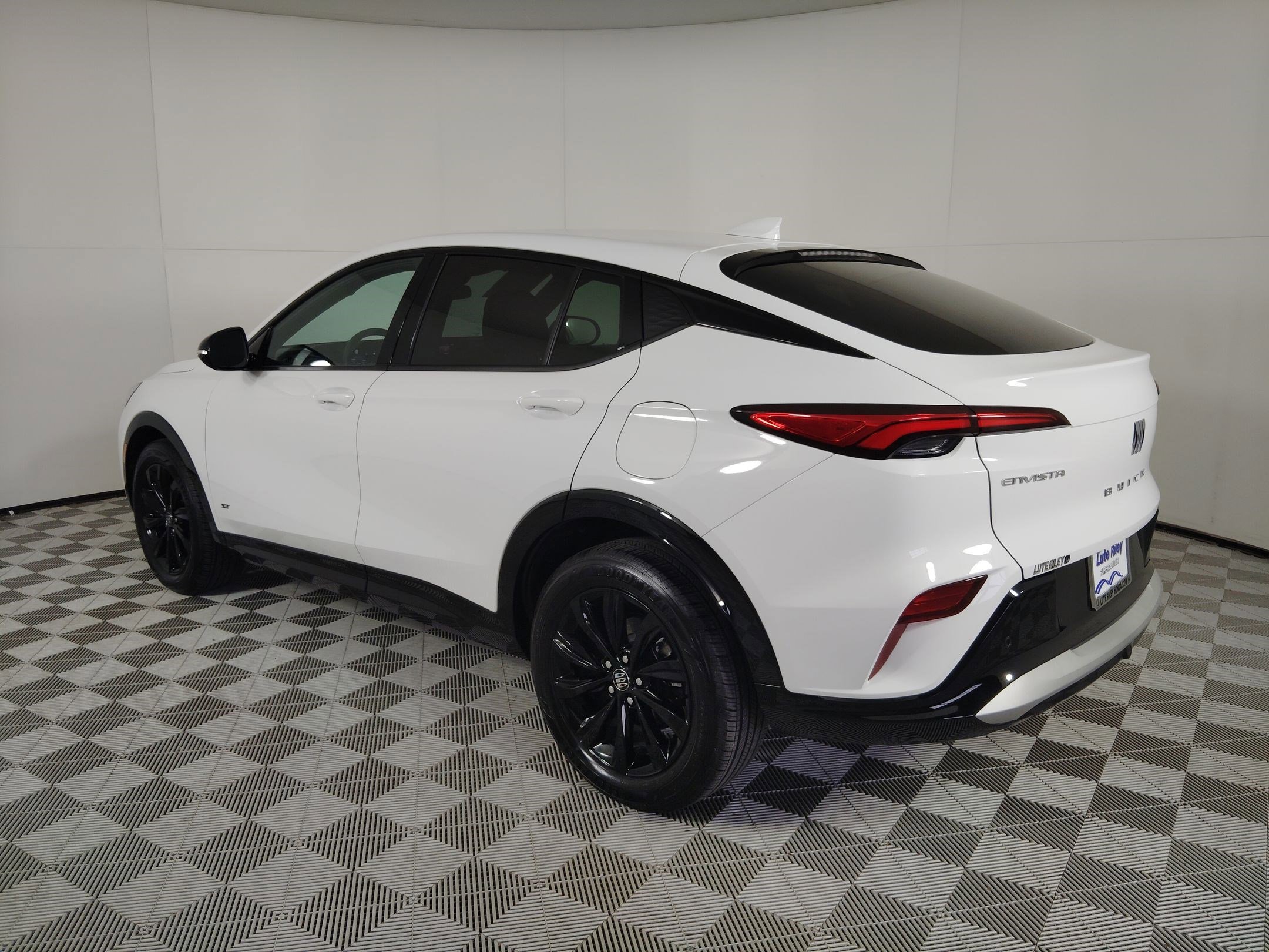 Used 2025 Buick Envista Sport Touring image 3