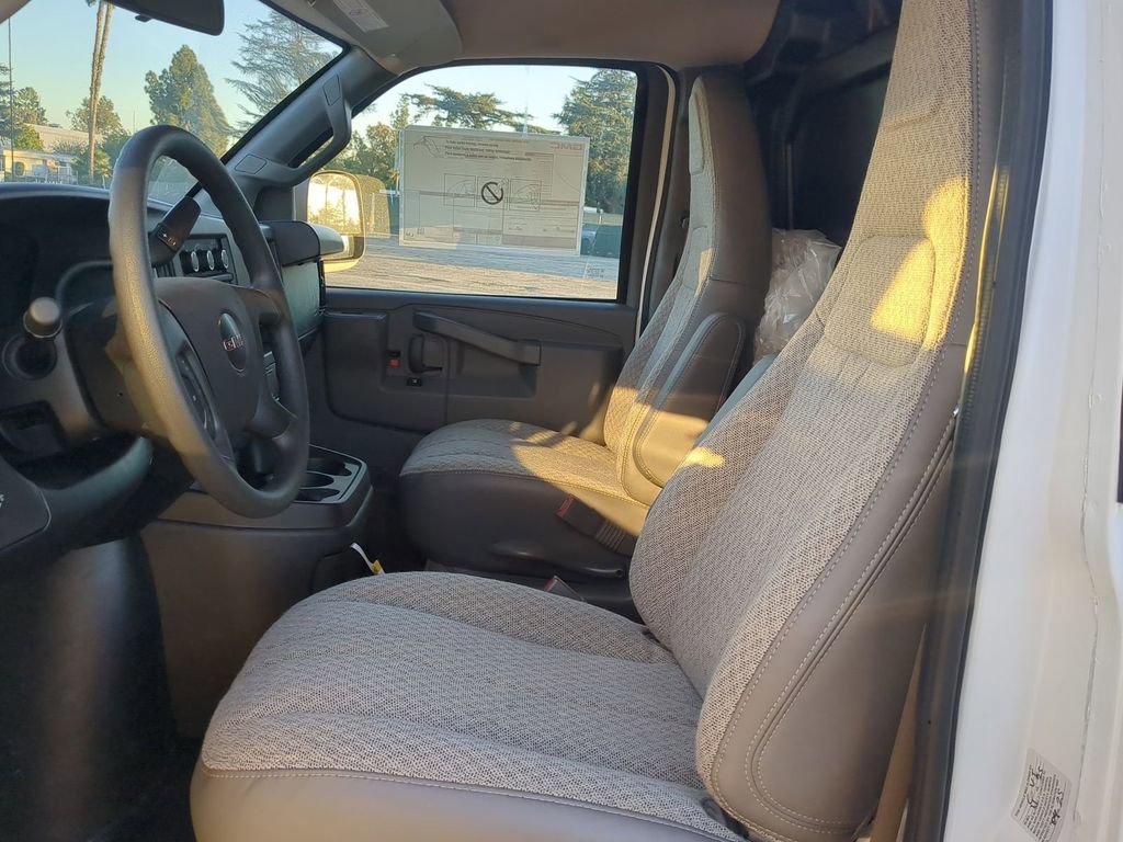 New 2025 GMC Savana 2500 RWD image 20