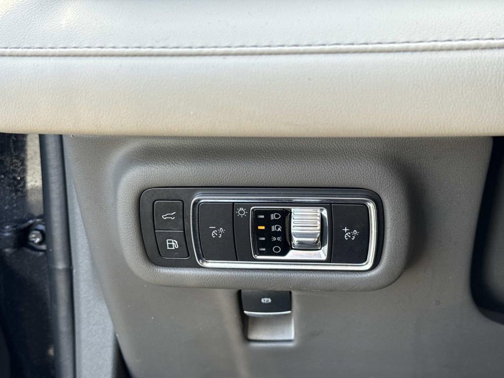 Used 2025 Lincoln Nautilus Reserve image 18