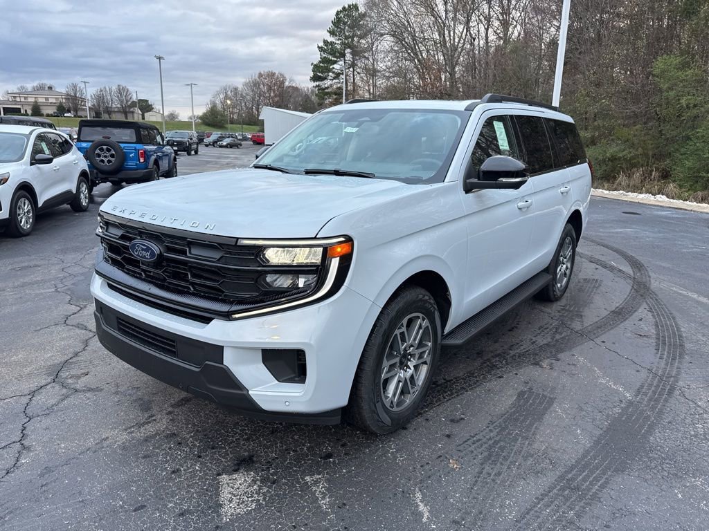 New 2025 Ford Expedition Active image 14