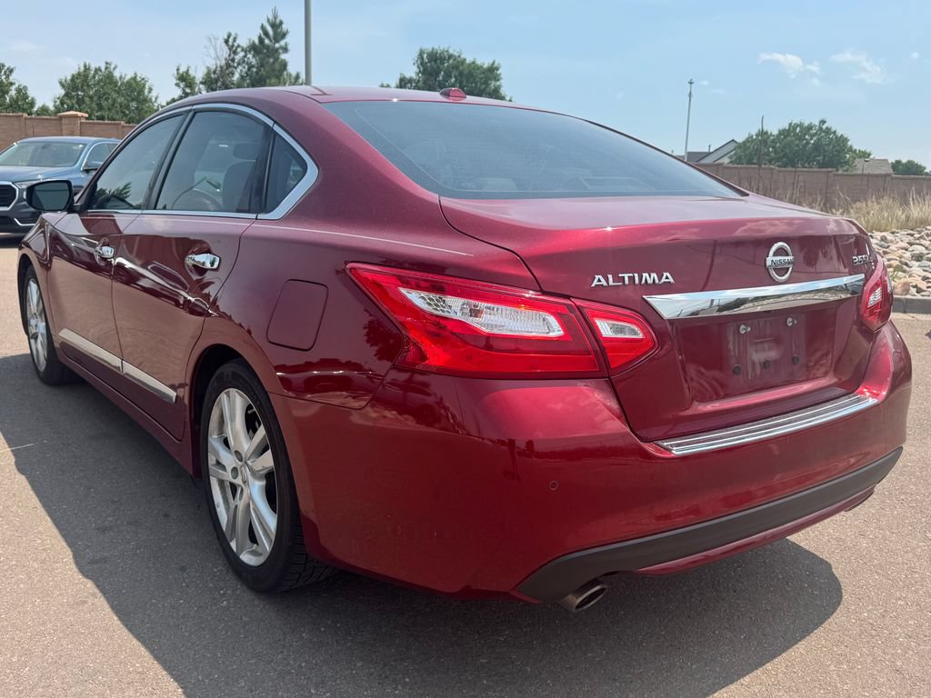 Used 2017 Nissan Altima 3.5 SL w/ 3.5SL Technology Package FWD image 4