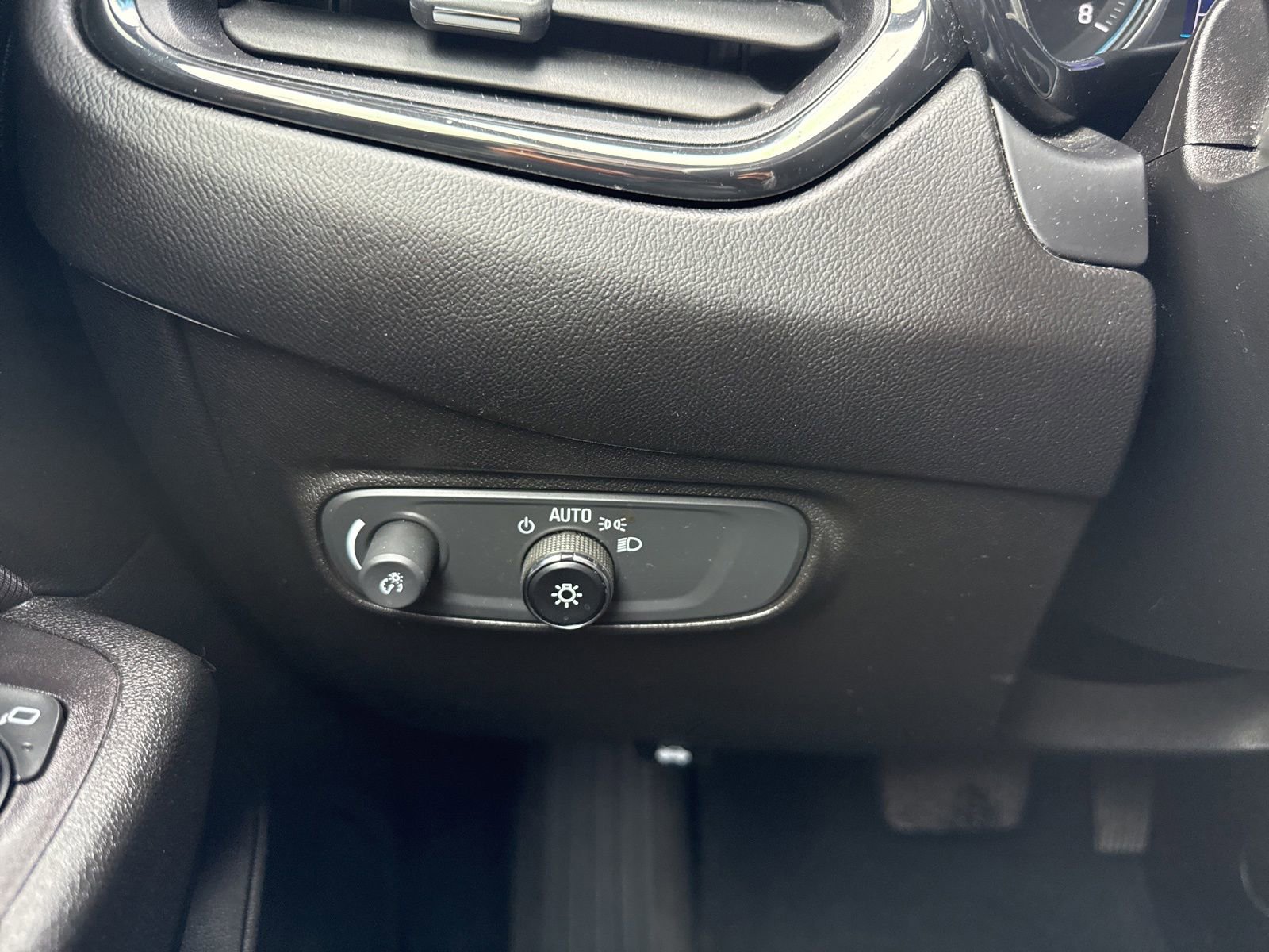 Used 2022 Chevrolet Equinox RS FWD image 36