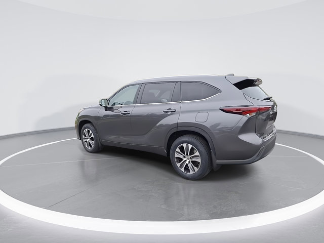 Used 2024 Toyota Highlander XLE image 8