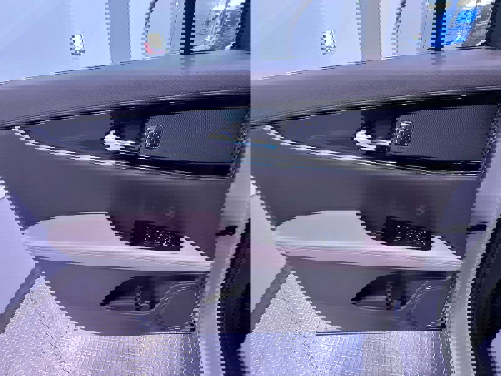 Used 2023 Lincoln Nautilus Reserve image 12