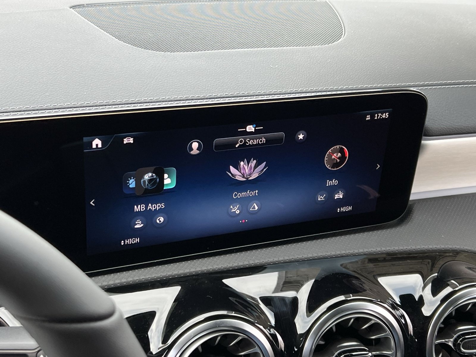 Certified 2026 Mercedes-Benz CLA 250 4MATIC image 18