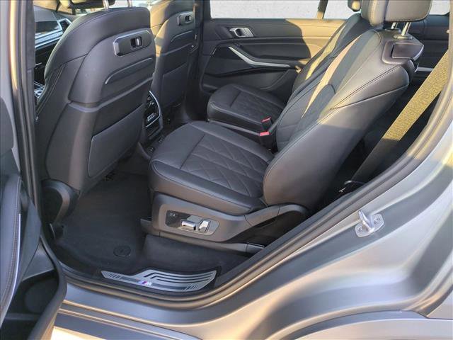 Used 2023 BMW X7 xDrive40i w/ M Sport Package AWD/4WD image 21