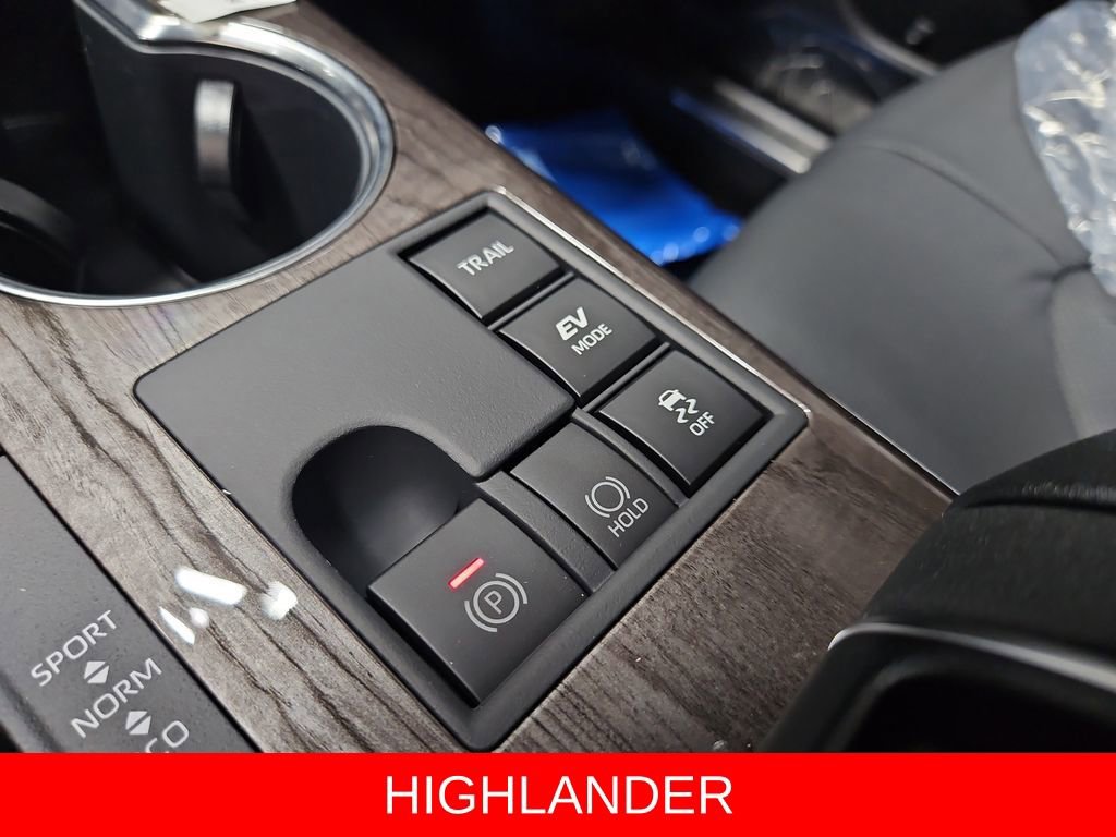 New 2026 Toyota Highlander Platinum image 23