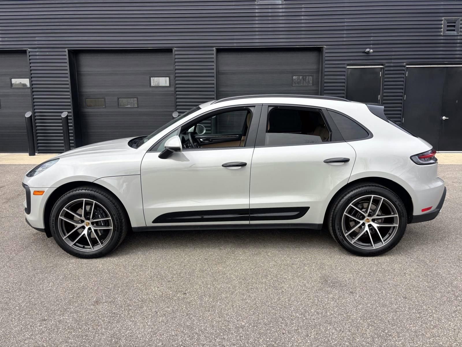 Used 2025 Porsche Macan image 2