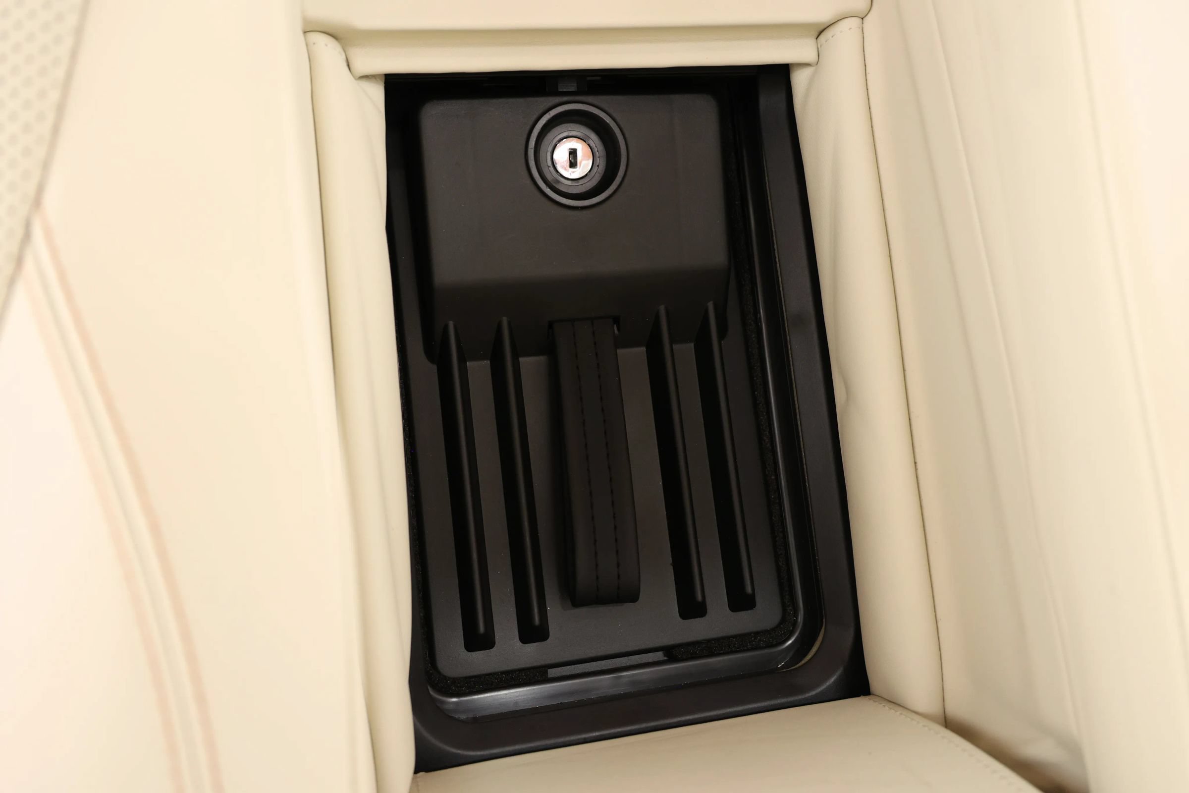 Used 2018 Bentley Flying Spur V8 AWD/4WD image 86