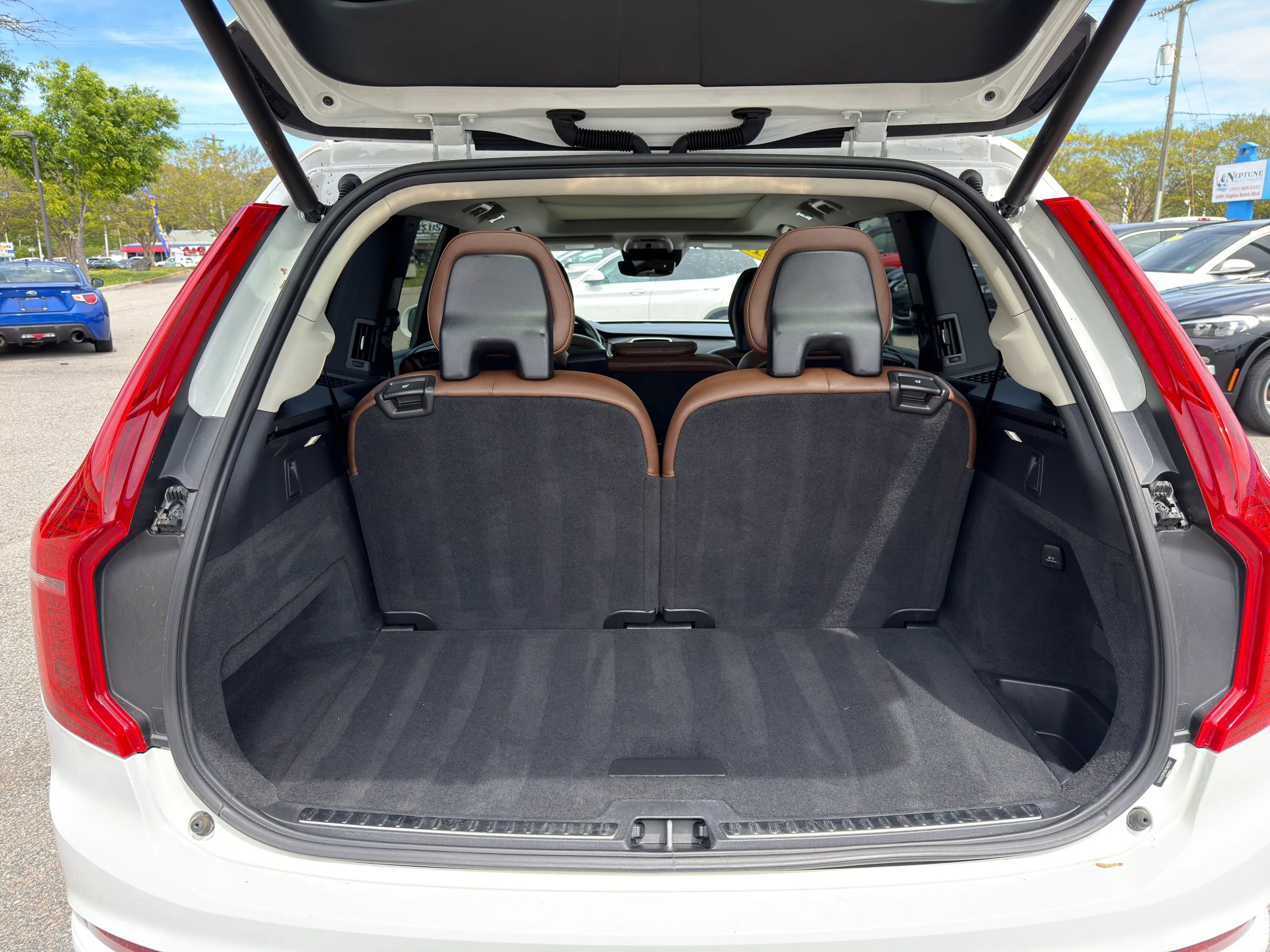 Used 2019 Volvo XC90 T6 Momentum AWD/4WD image 10