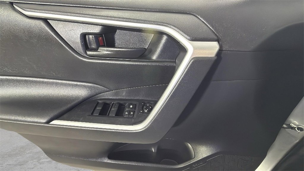 Used 2022 Toyota RAV4 LE image 30