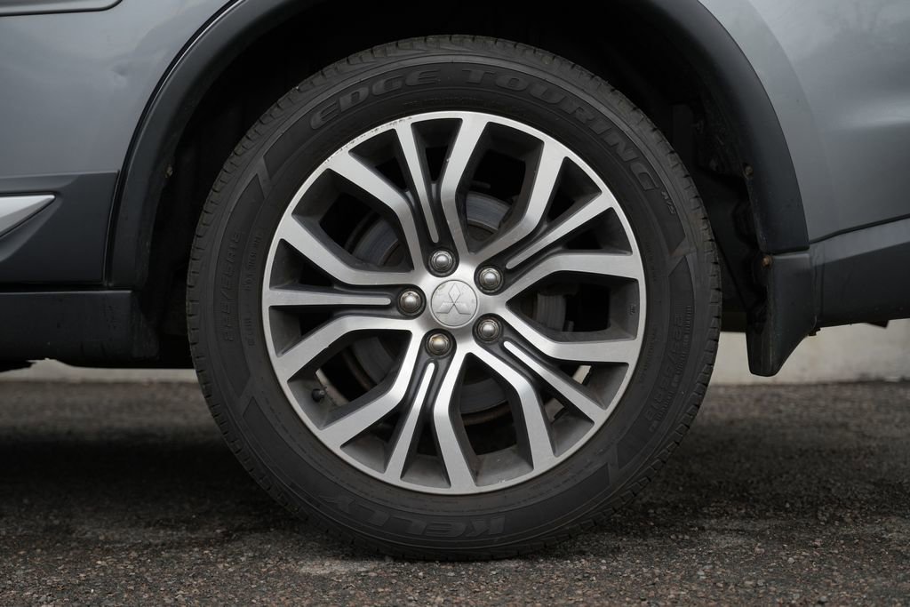 Used 2016 Mitsubishi Outlander SE AWD/4WD image 14