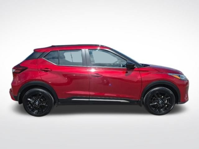 Used 2023 Nissan Kicks SR w/ SR Premium Package FWD image 4