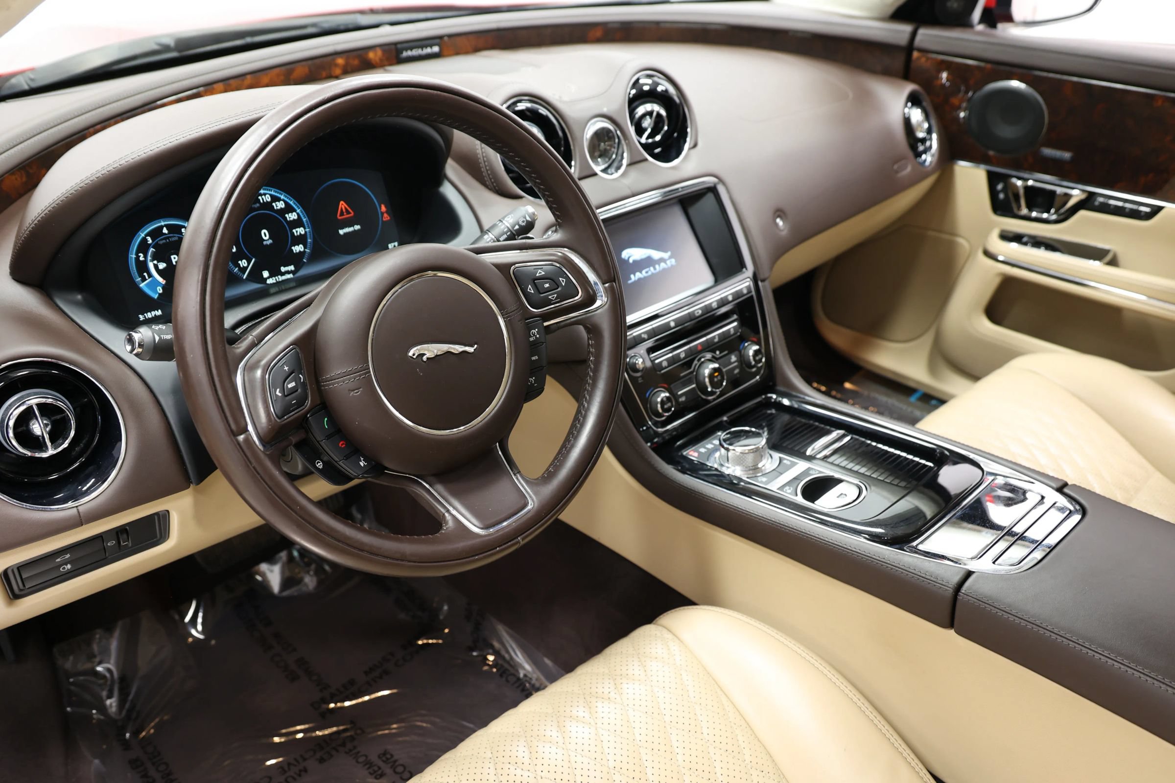 Used 2016 Jaguar XJ L Portfolio RWD image 2