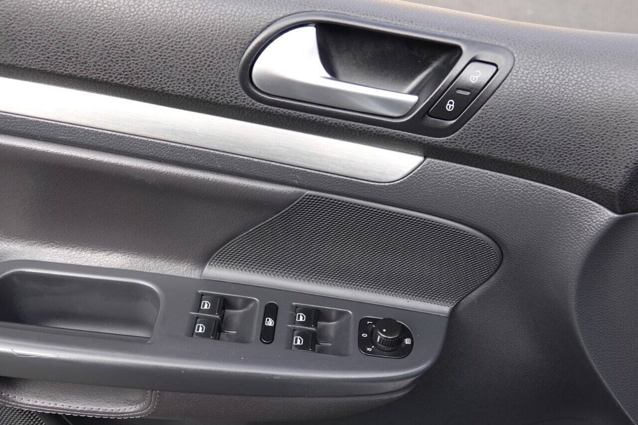 Used 2007 Volkswagen GTI 4-Door FWD image 56