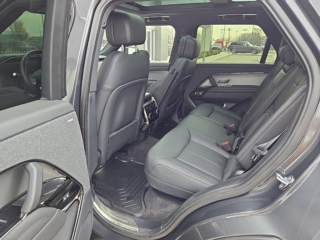 Used 2025 Land Rover Range Rover Sport Dynamic SE image 17