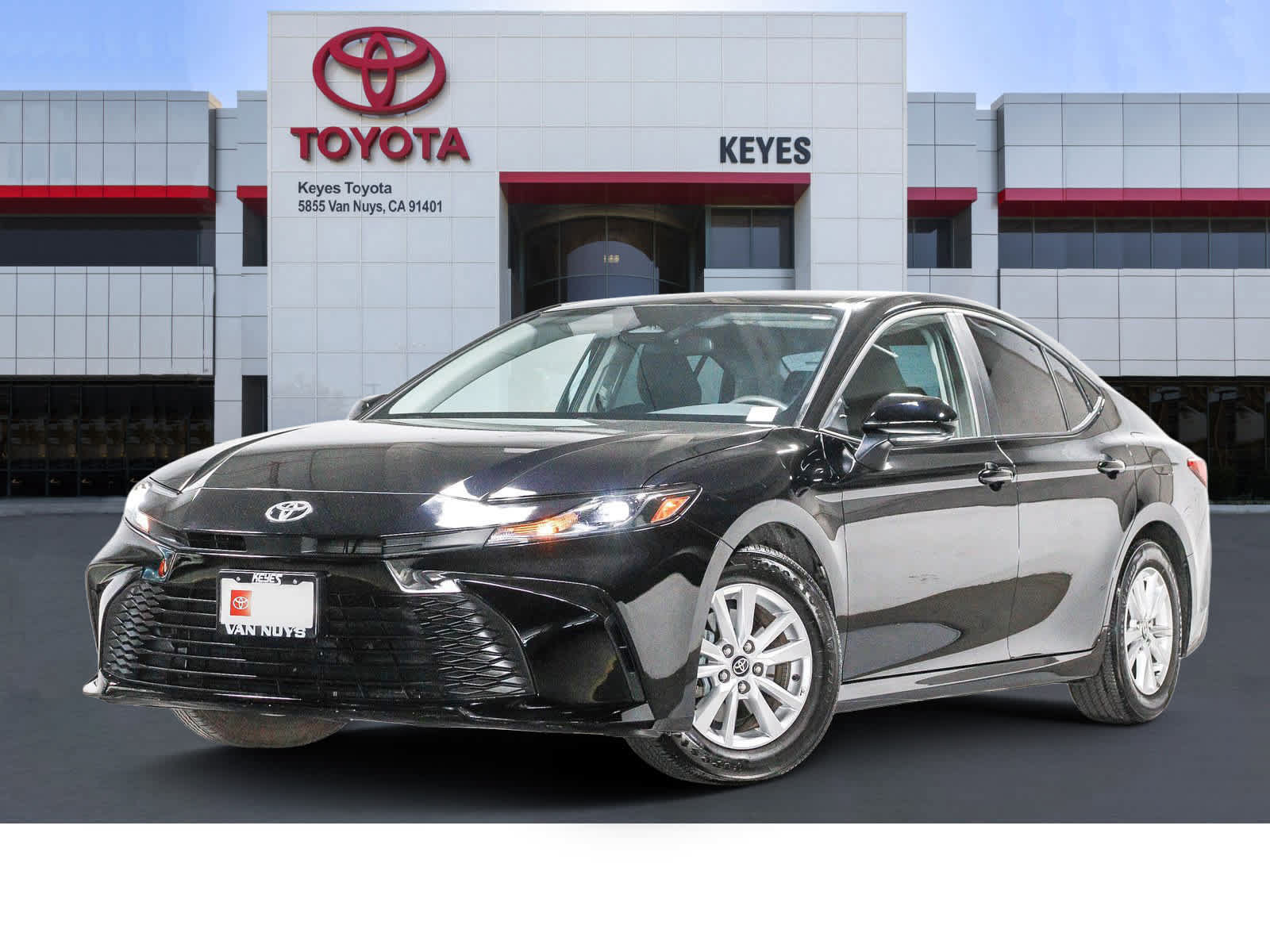 Used 2025 Toyota Camry LE FWD image 1