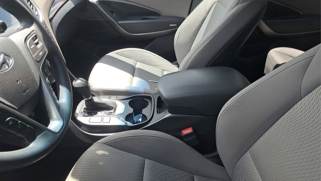 Used 2018 Hyundai Santa Fe SE w/ Cargo Package image 6