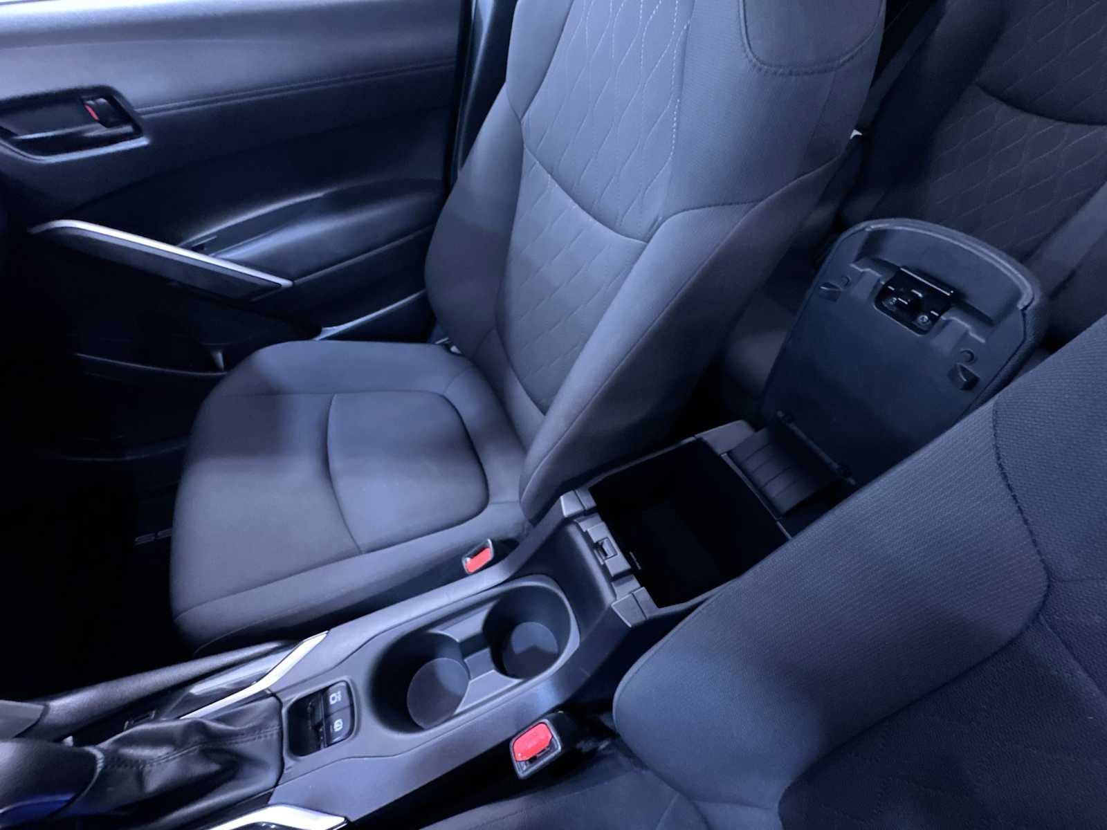 Used 2022 Toyota Corolla Cross LE w/ Moonroof Package FWD image 21