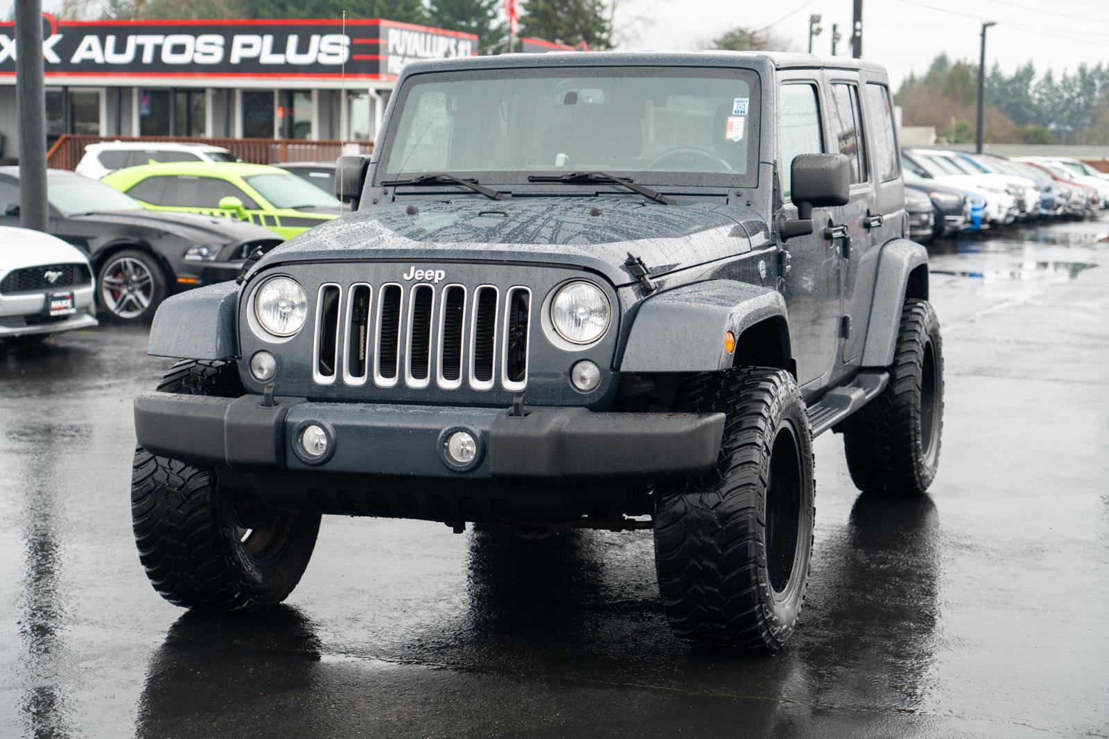 Used 2018 Jeep Wrangler Unlimited Sahara AWD/4WD image 4