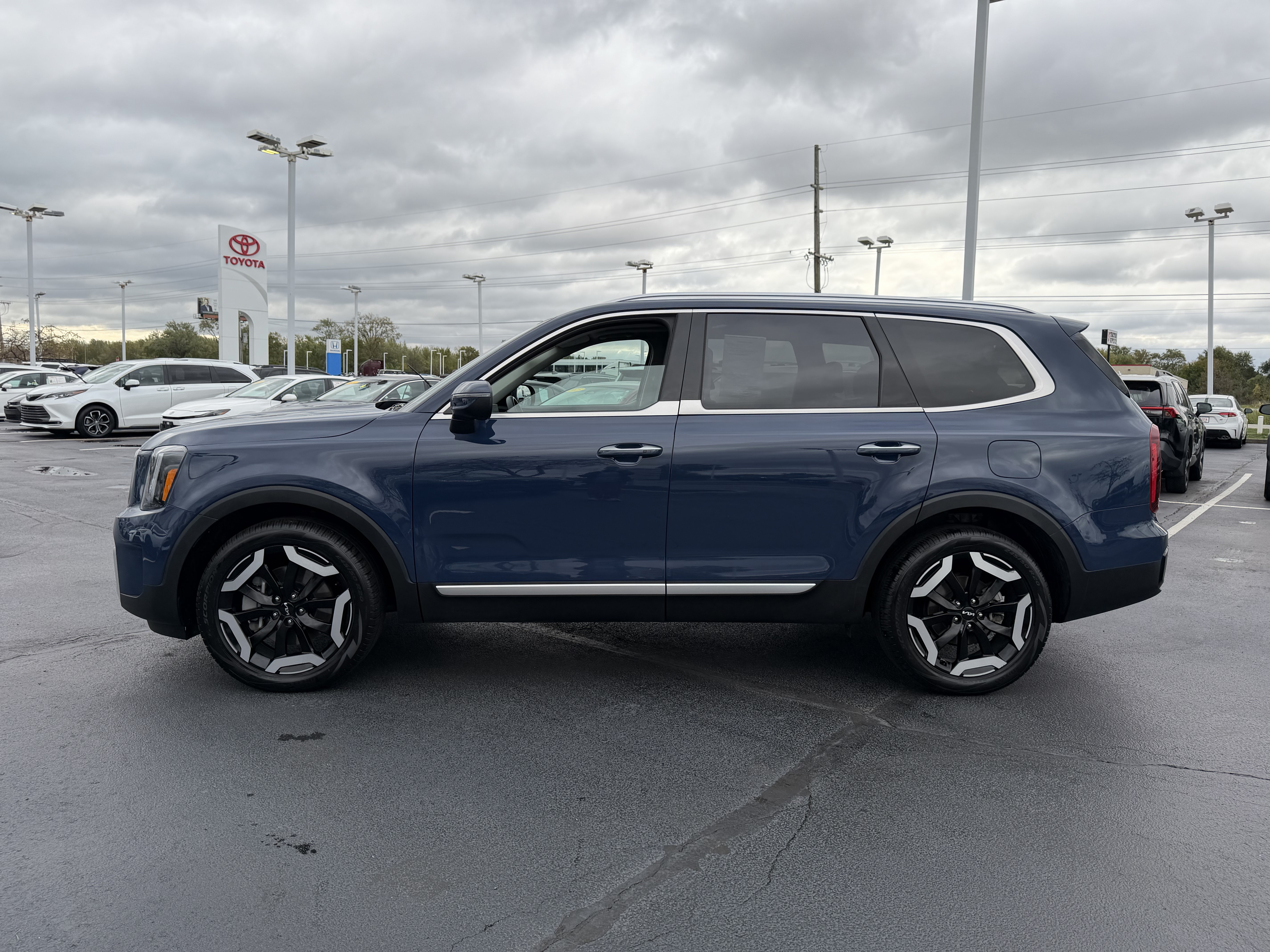 Used 2024 Kia Telluride S w/ S Sunroof Package AWD/4WD image 5