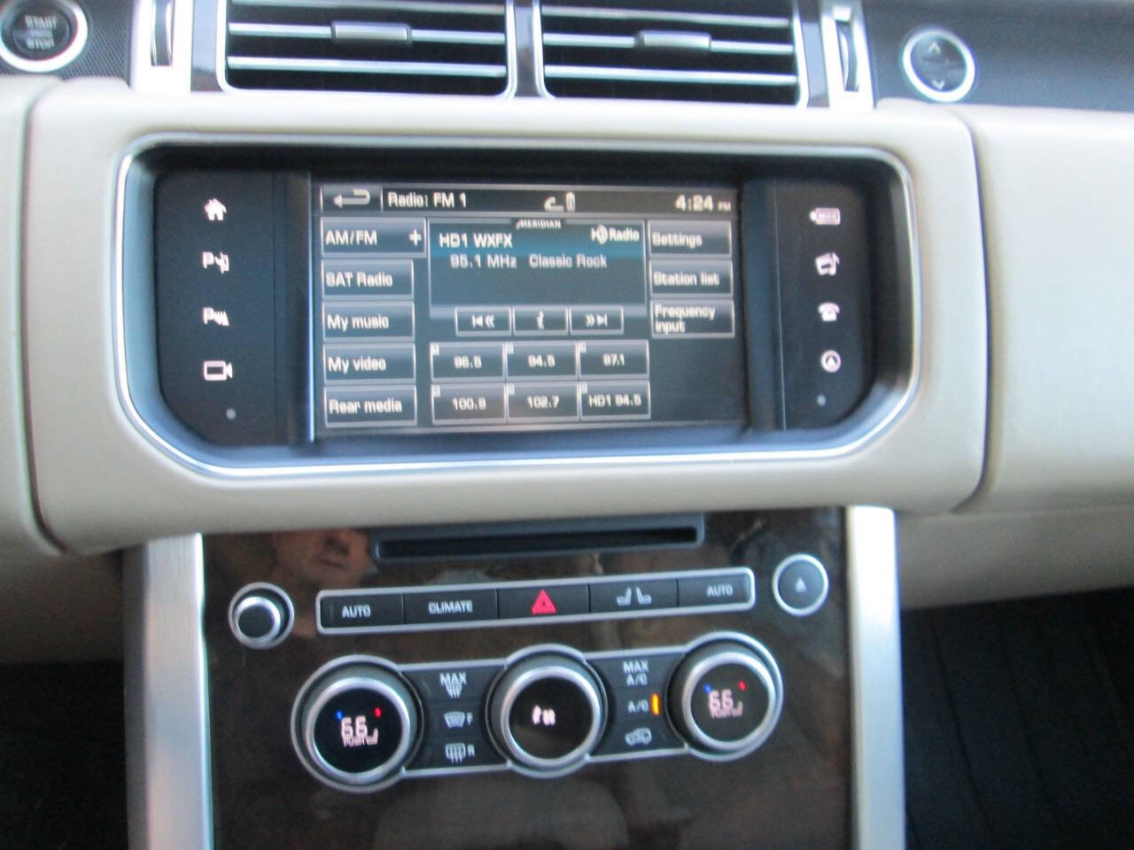 Used 2016 Land Rover Range Rover Long Wheelbase Supercharged image 12