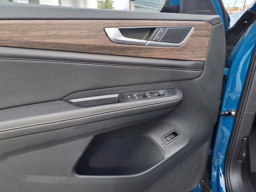 New 2025 Volkswagen Atlas SEL image 11