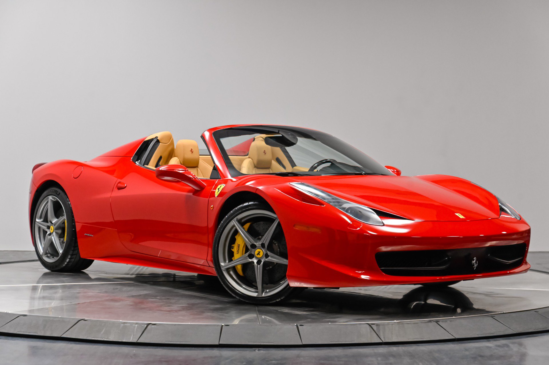 Used 2013 Ferrari 458 Spider RWD image 22