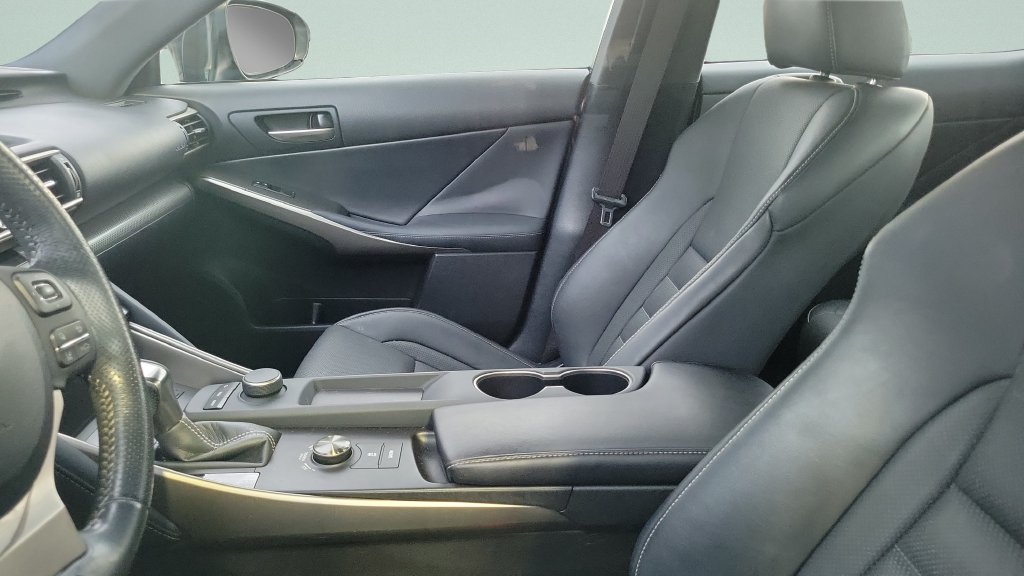 Used 2018 Lexus IS 300 F Sport w/ F Sport Package RWD image 8