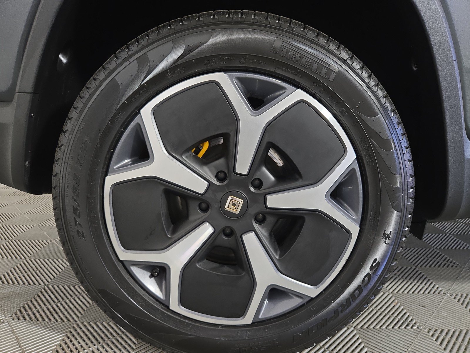 Used 2024 Rivian R1S Adventure AWD/4WD image 12