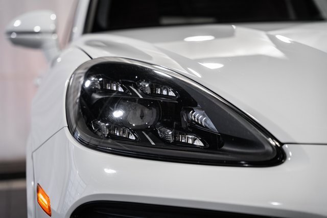 Used 2021 Porsche Cayenne Turbo image 10