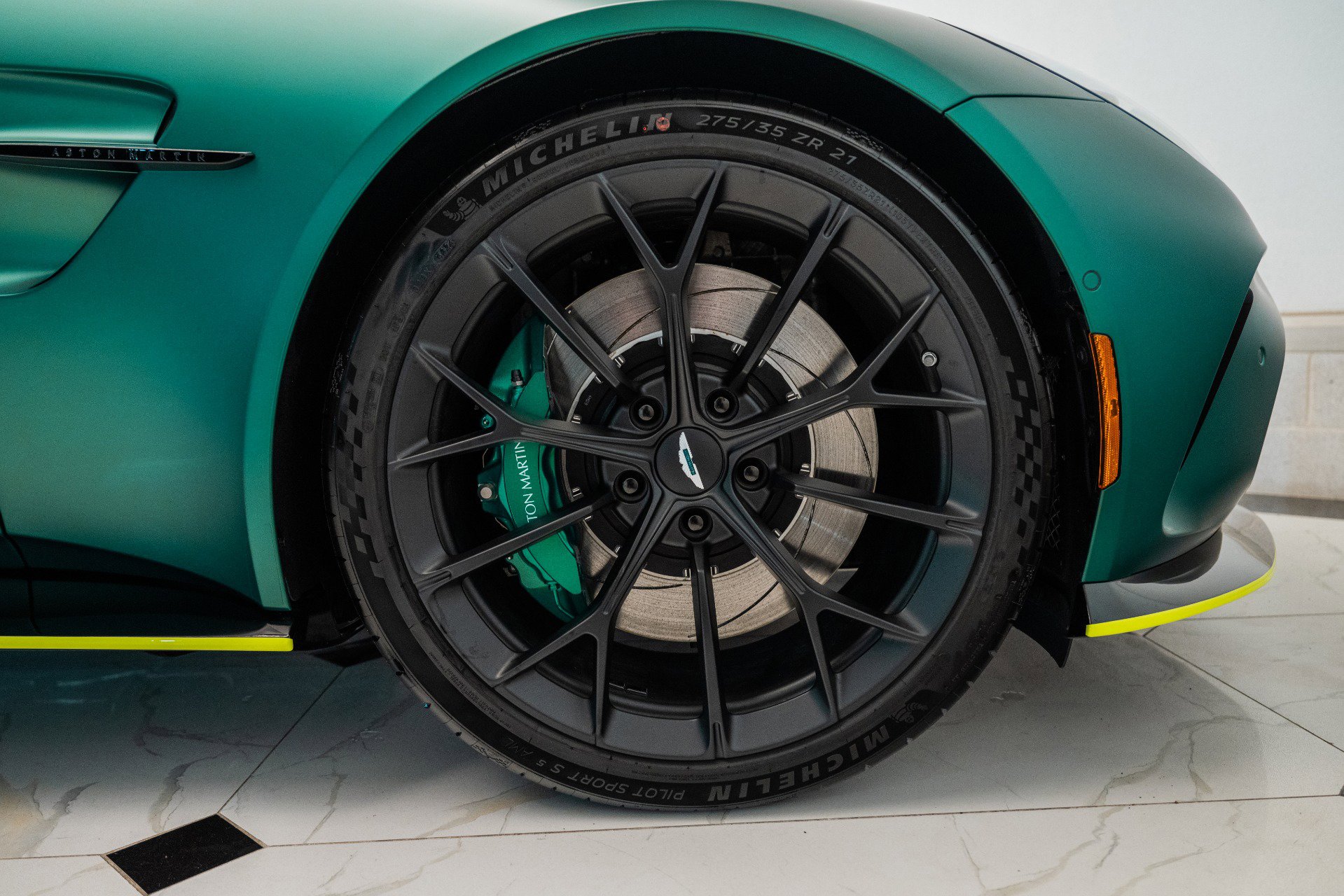 Used 2025 Aston Martin V8 Vantage Coupe image 43