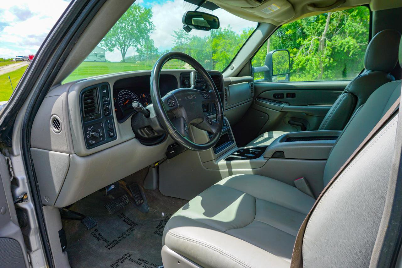 Used 2005 GMC Sierra 2500 SLT w/ Heavy-Duty Power Package AWD/4WD image 15