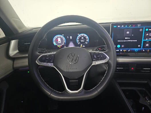 Used 2025 Volkswagen Tiguan SE FWD image 10