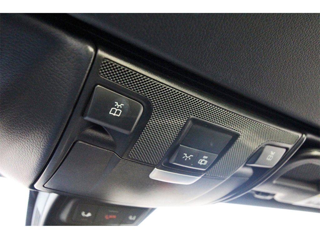 Used 2020 Mercedes-Benz SLC 300 image 21