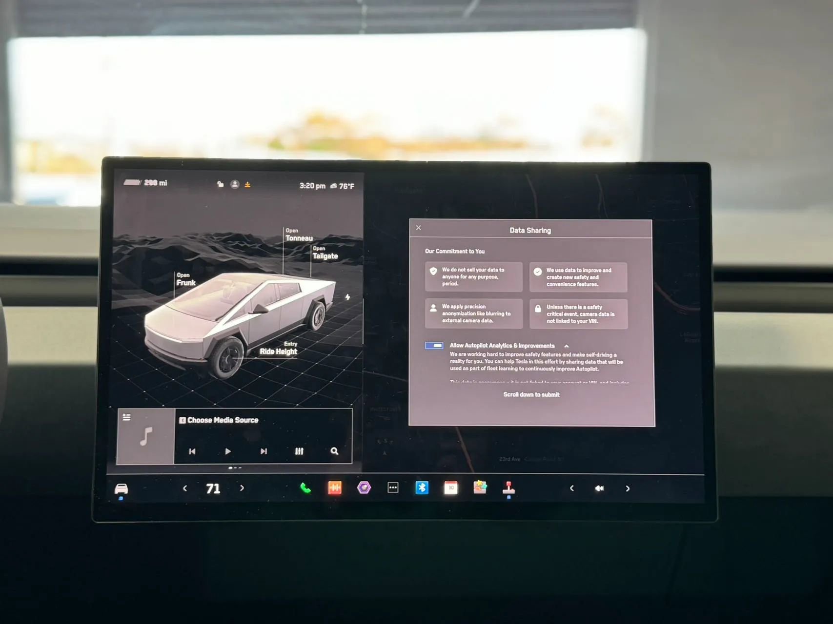 Used 2024 Tesla Cybertruck AWD Crew Cab image 12