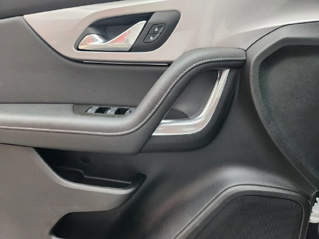 Used 2025 Chevrolet Blazer LT FWD image 18