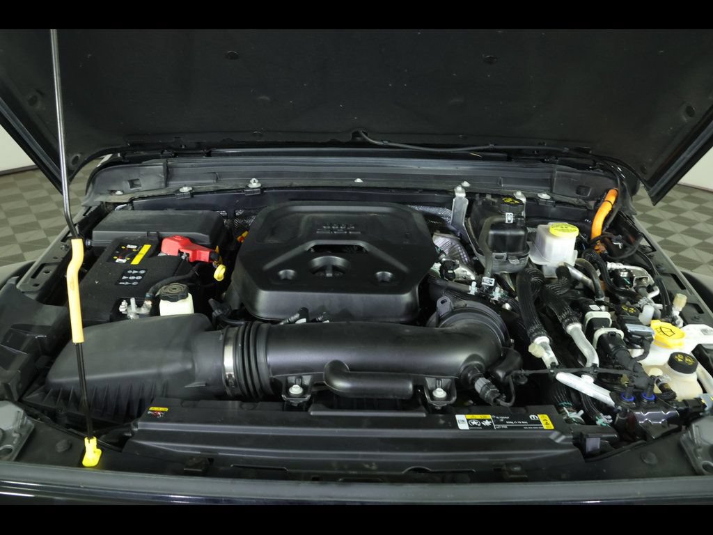 Used 2024 Jeep Wrangler Unlimited AWD/4WD image 17
