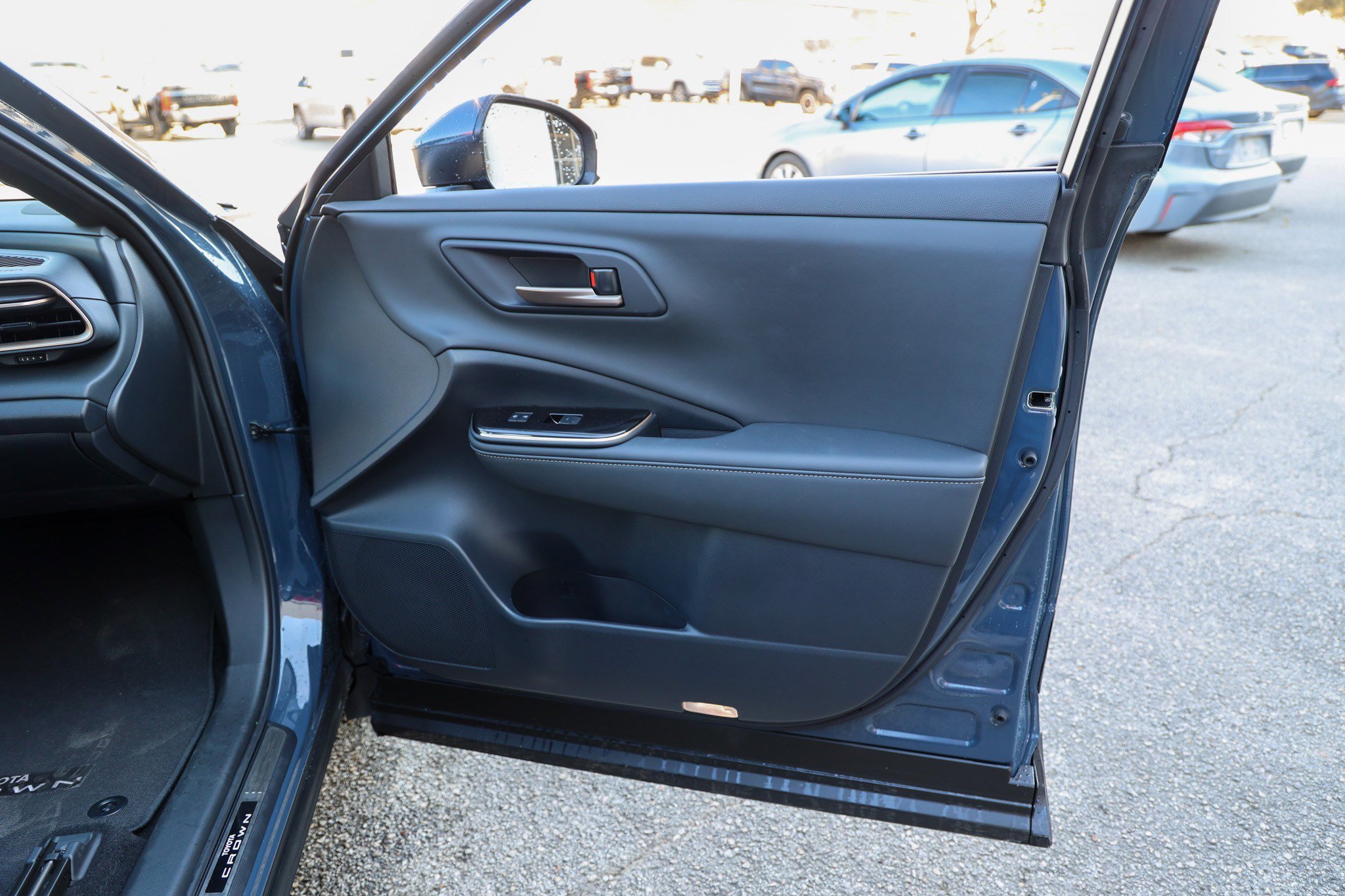 Used 2025 Toyota Crown Platinum image 42