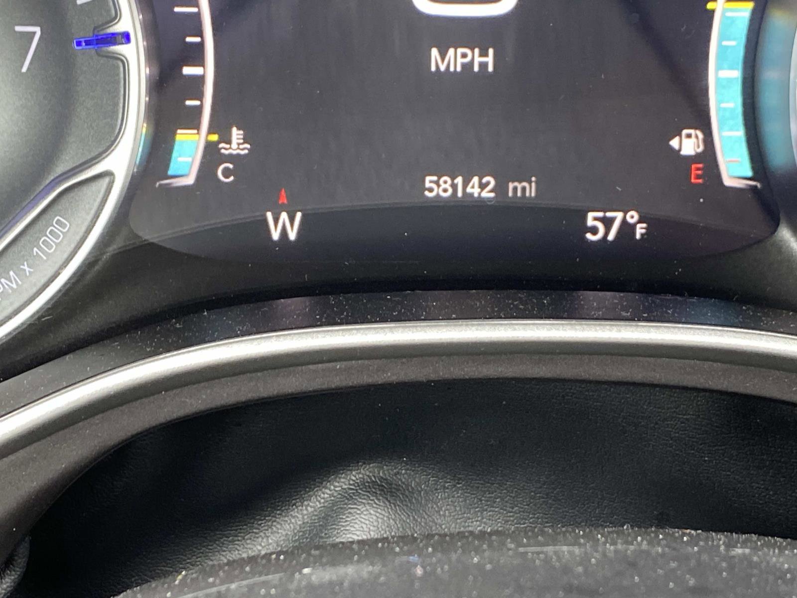 Used 2024 Chrysler Pacifica Touring-L FWD image 32
