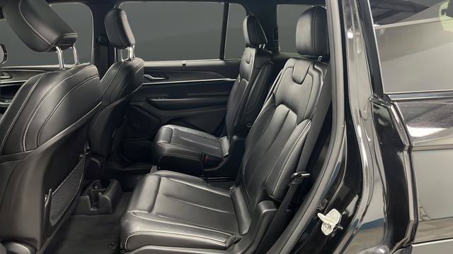 Used 2024 Jeep Grand Cherokee L Limited w/ Luxury Tech Group II AWD/4WD image 23
